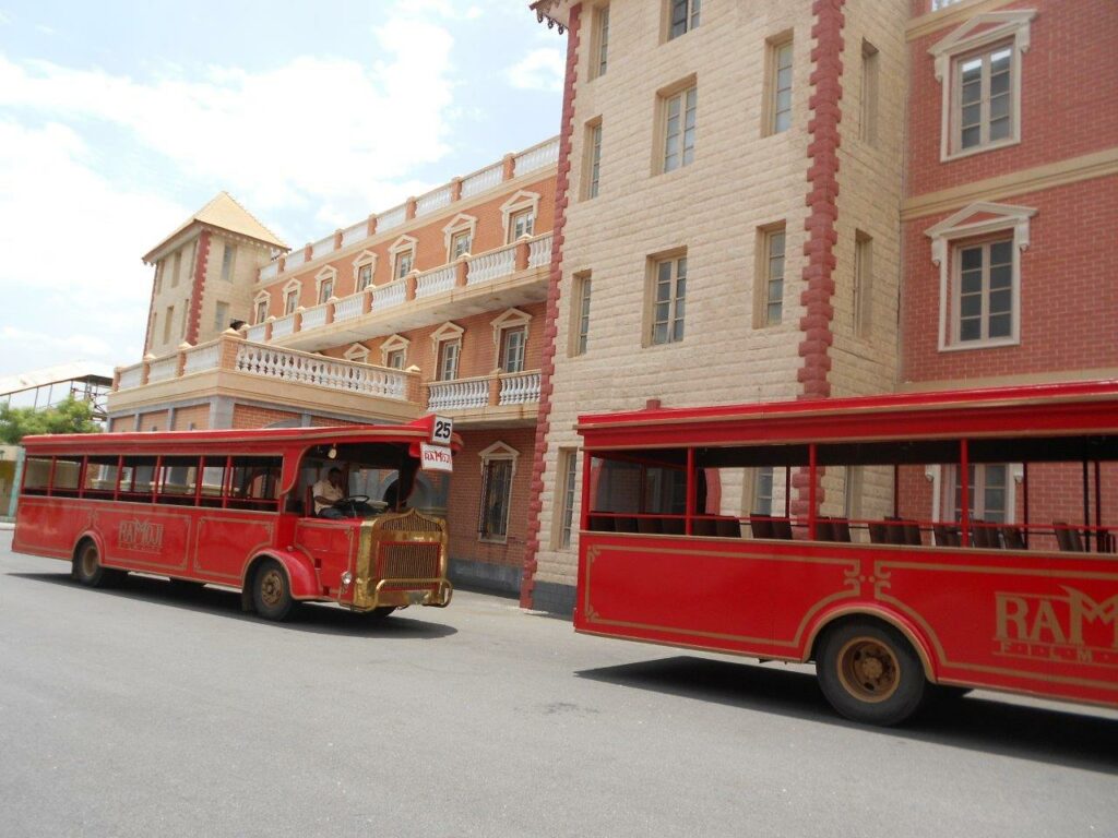 buses for guided tour at ramoji film city