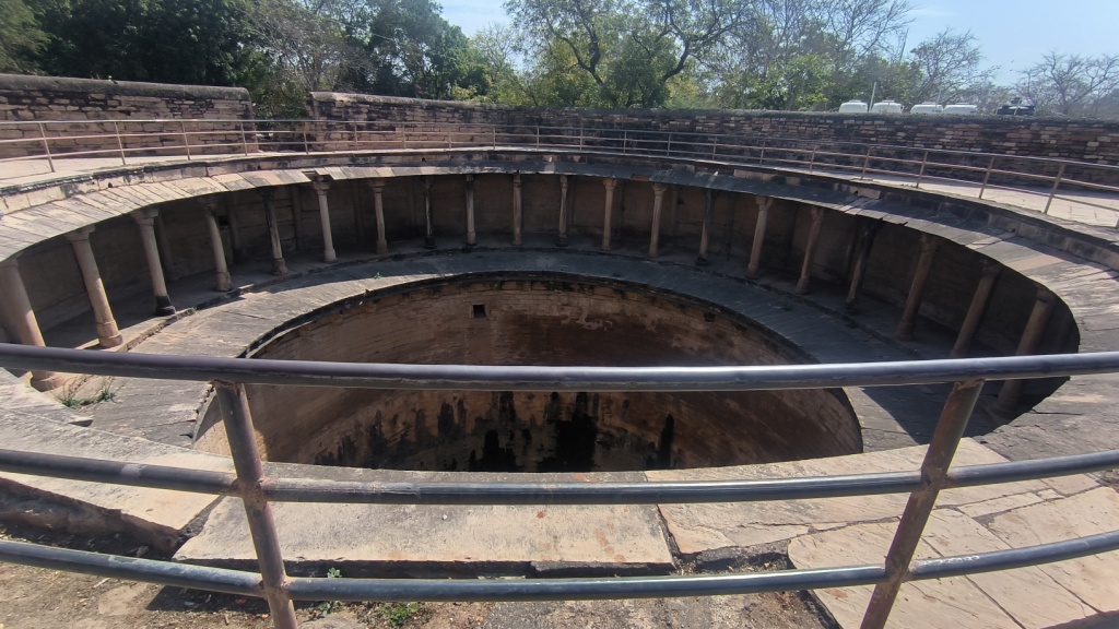 Assi Khamba Ki Baoli