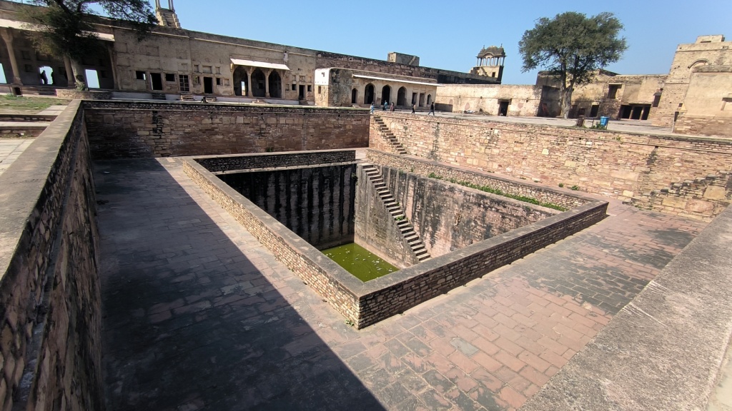 Jahangir Mahal - Step Well