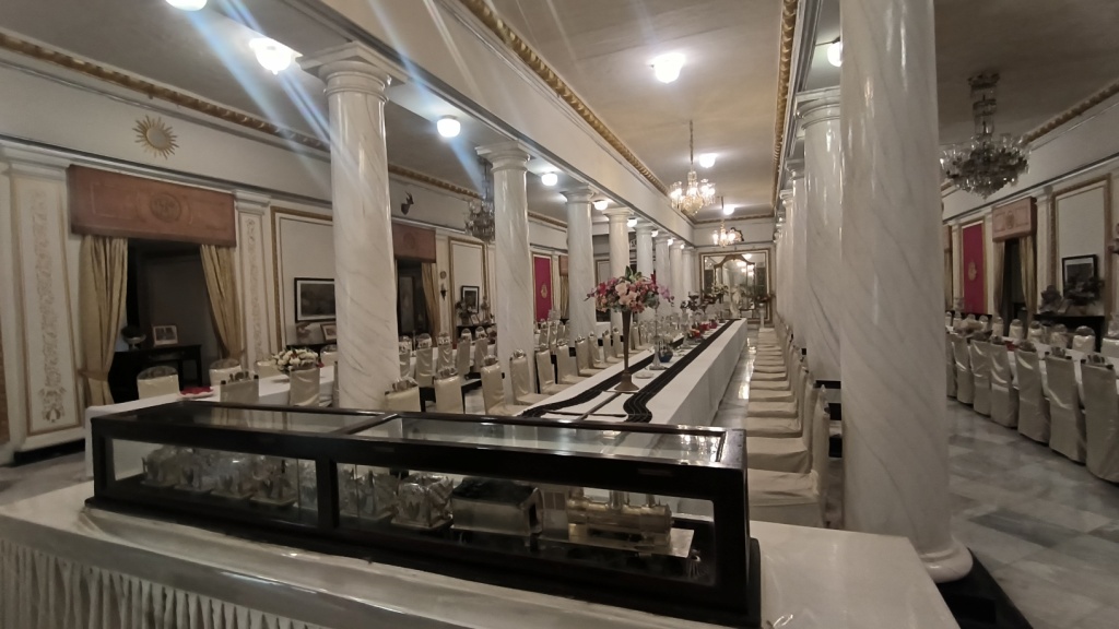 Banquet hall - Silver Train