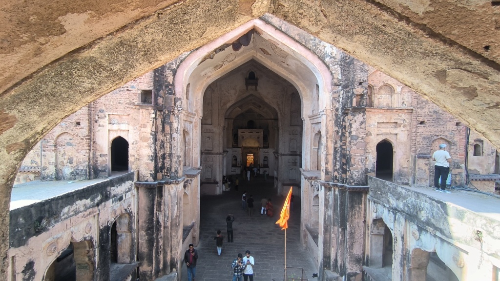 Chaturbhuj Temple - Inside