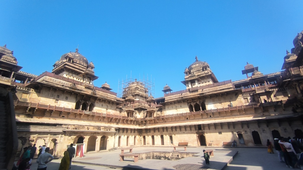 Jahangir Mahal - central courtyard