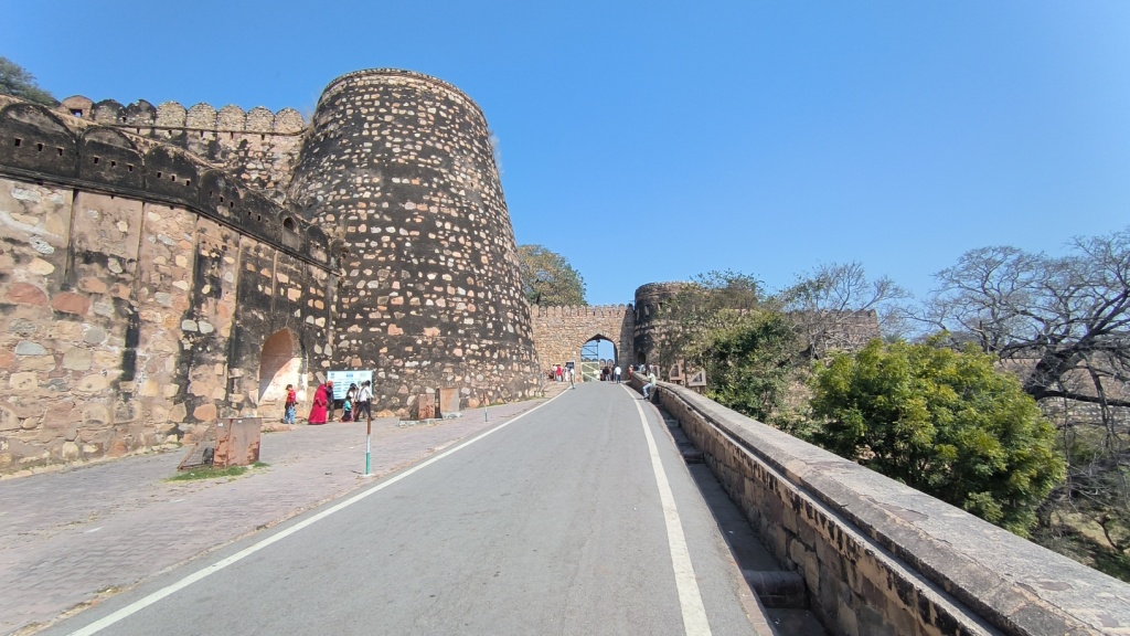 Jhansi Fort - Entry Road