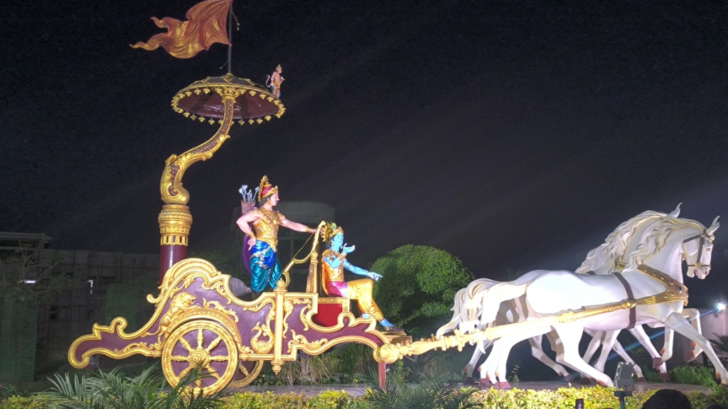 Prem Mandir - Krishna and Arjun