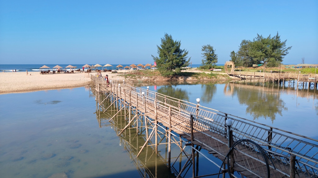 Mandrem-Bamboo bridge