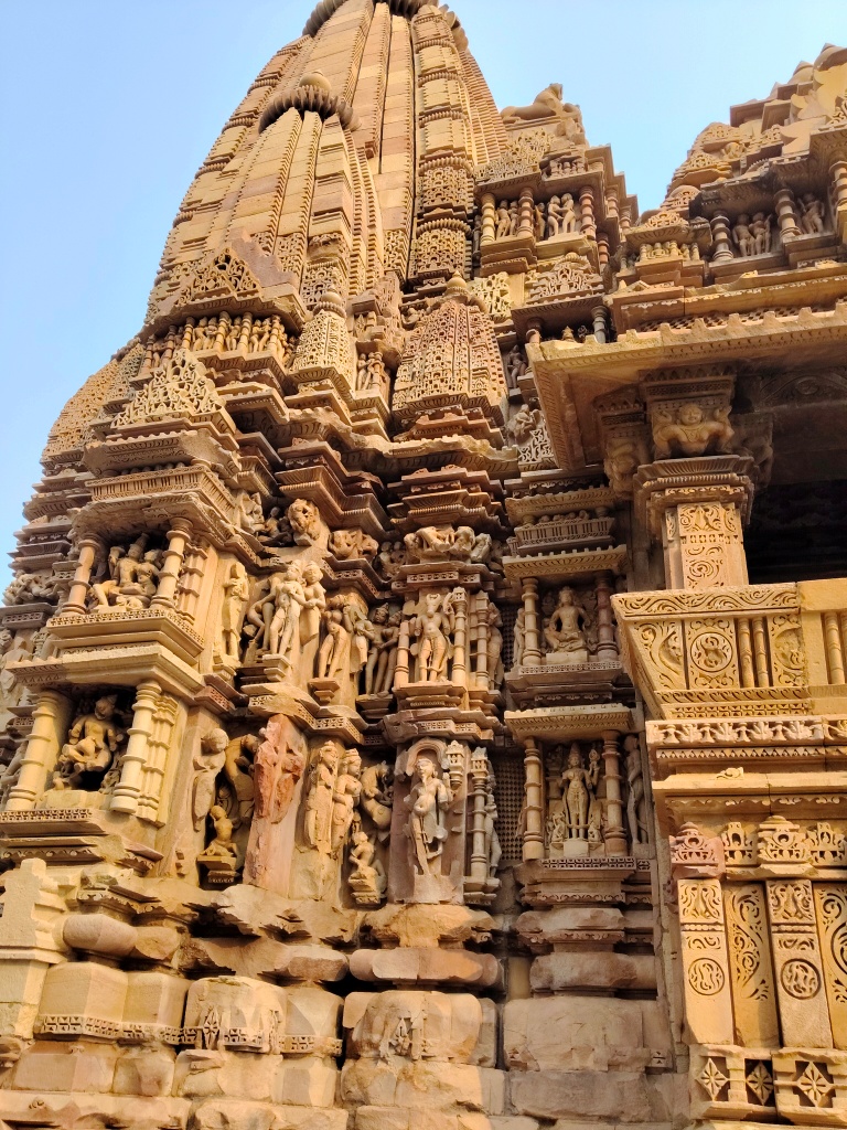 Javari Temple - Outer wall carvings