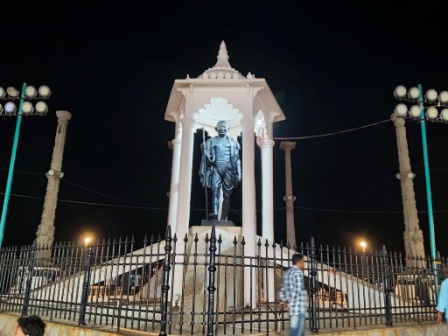 Mahatma Gandhi Statue